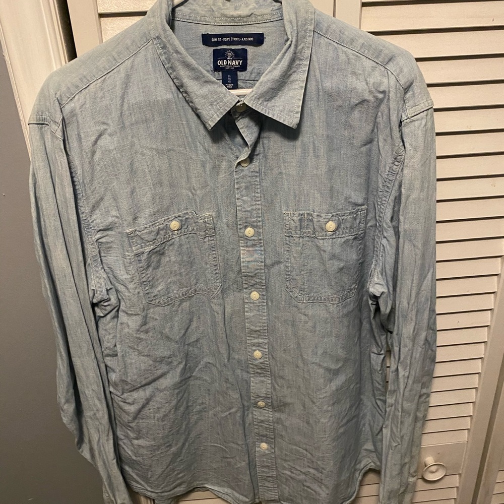 Slim fit old navy button down chambray